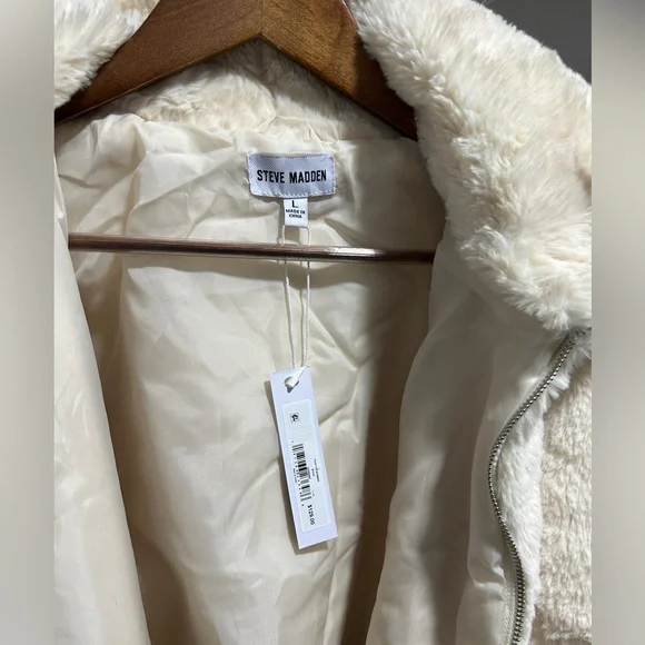 BB Dakota by Steve Madden Faux Fur Bomber. NWT. L. - Picture 8 of 10